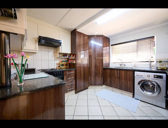 4 BEDROOM HOUSE FOR SALE IN BARBEQUE DOWNS